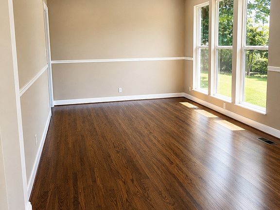 3rd image of 818 S Spring St