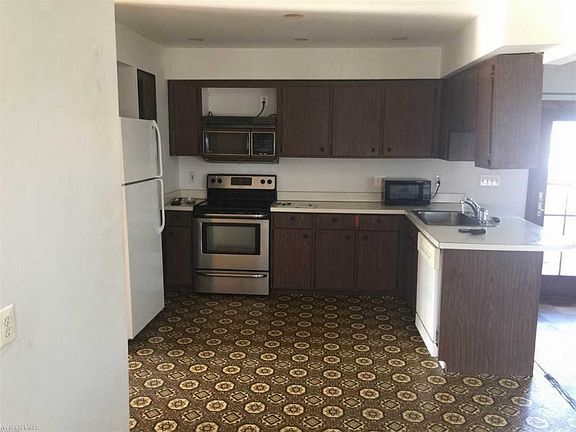 2nd image of 30260 Firwood Dr