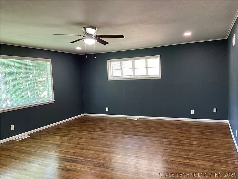 5745 E 27th Pl — Photo 2