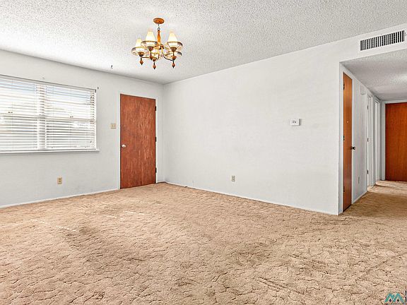 4th image of 404 Circle Dr
