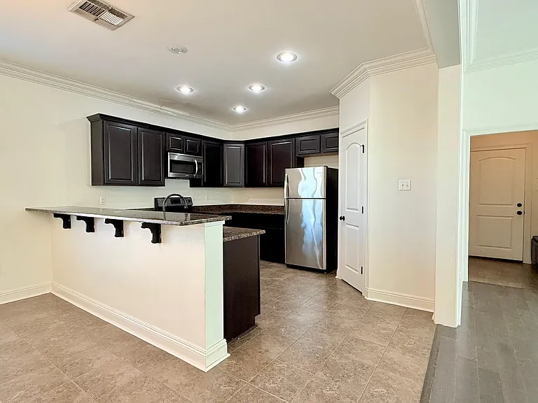 108 Valcour Pl — Photo 6