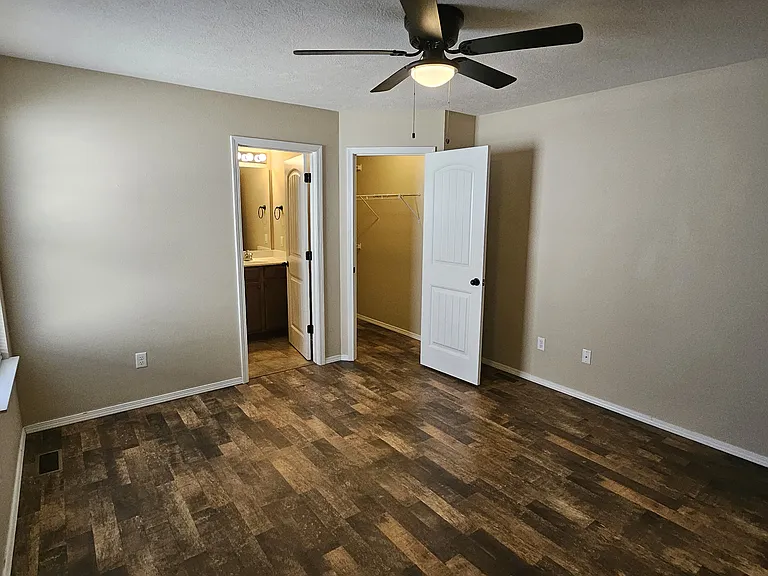 554 Welch St — Photo 10