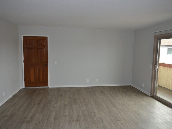 2nd image of 4415 Clairemont Dr