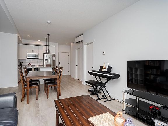 5th image of 2461 Gateway Rd #108A