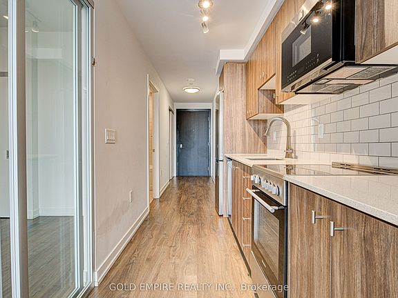 4th image of 15 Wellington St S #2905
