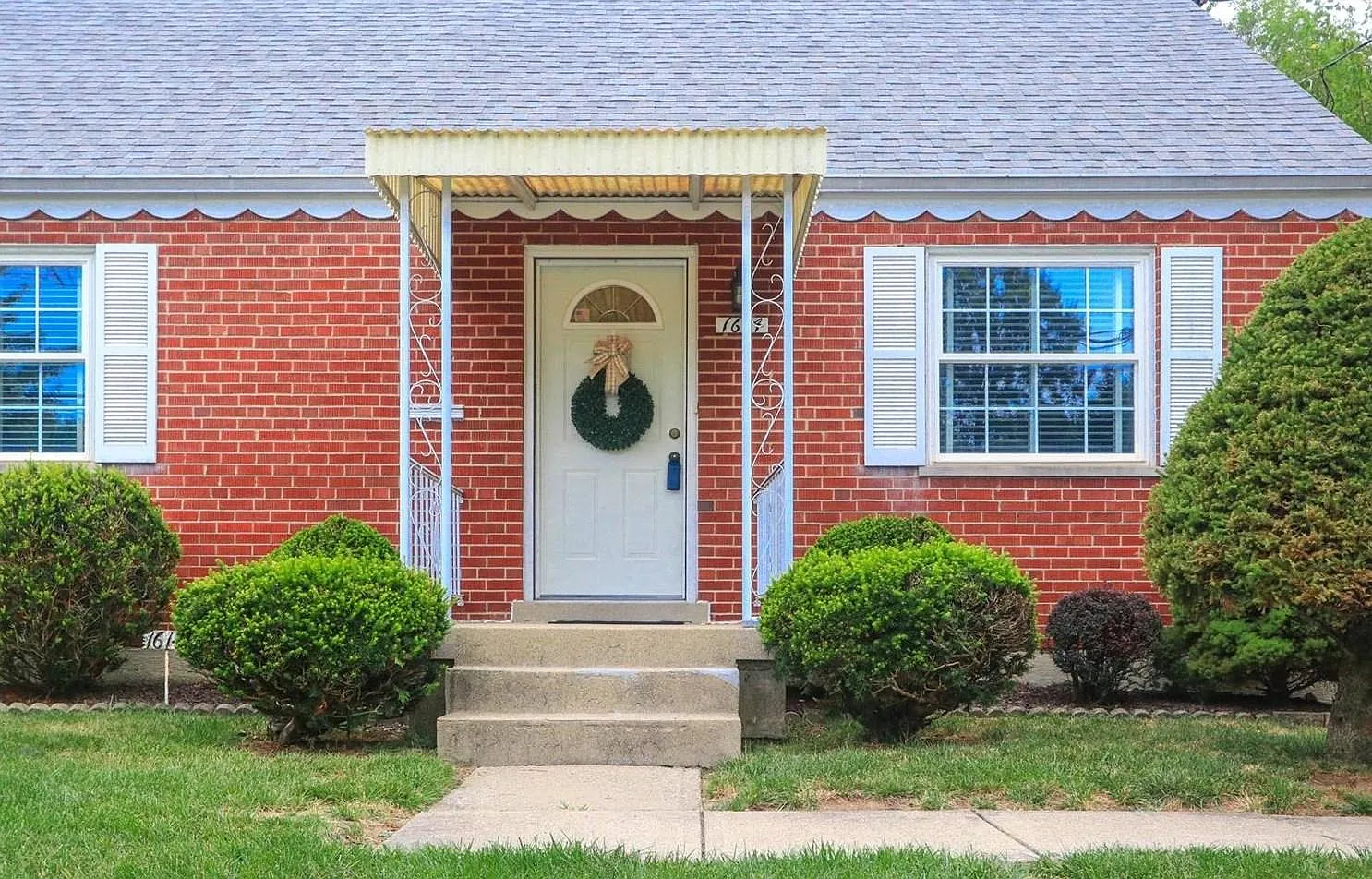 1614 Centerridge Ave — Photo 2