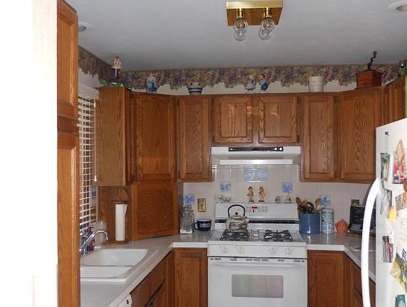 4th image of 954 Village Ct
