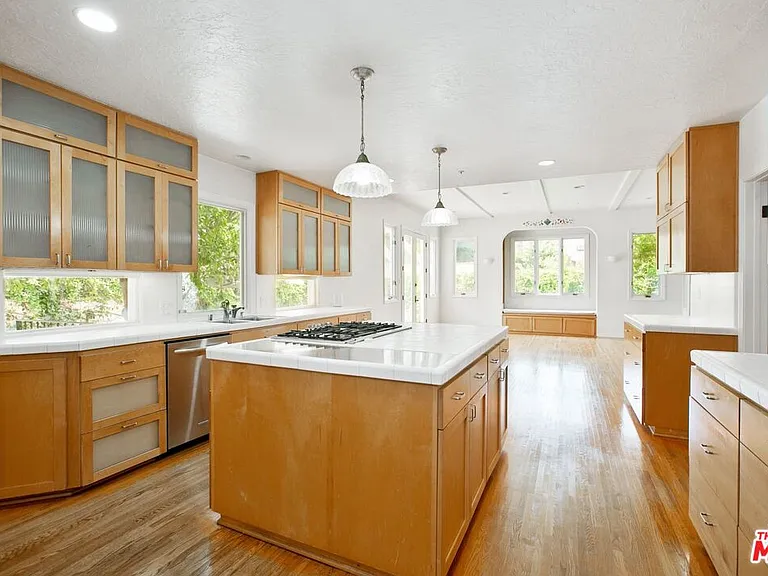 333 S McCarty Dr — Photo 7