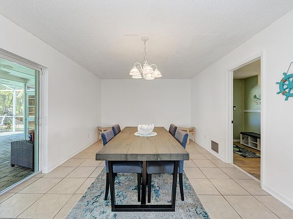 5th image of 710 S Ellicott Cir