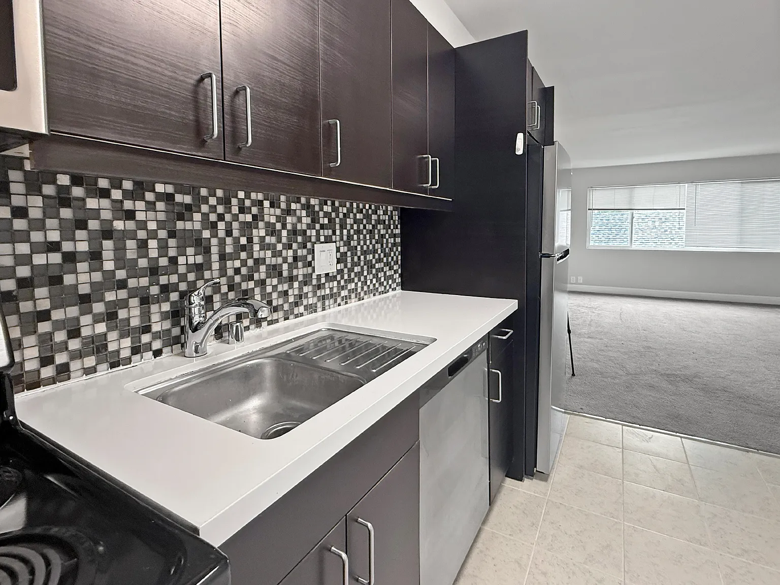 480 Crescent — Photo 4