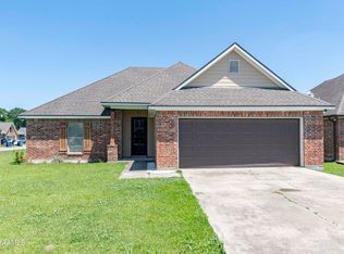 101 Tall Oaks Ln, Youngsville, LA 70592