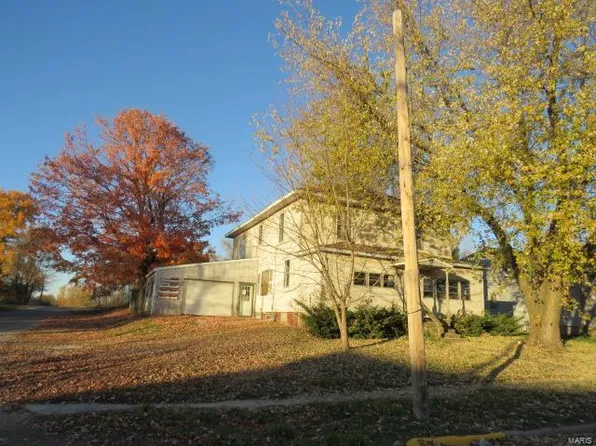 621 W Palm St, Roodhouse, IL 62082