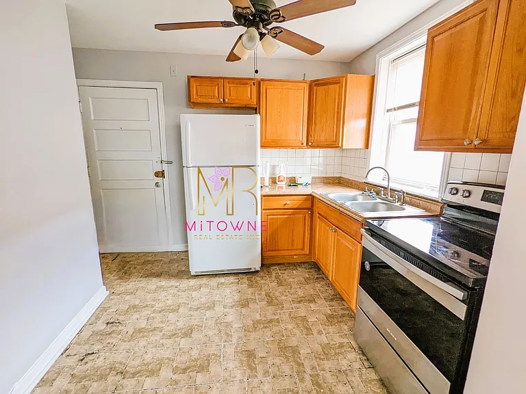 2400 W Farragut Ave #3A — Photo 2