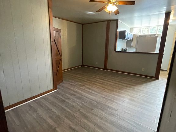 5th image of 613 W 6th St