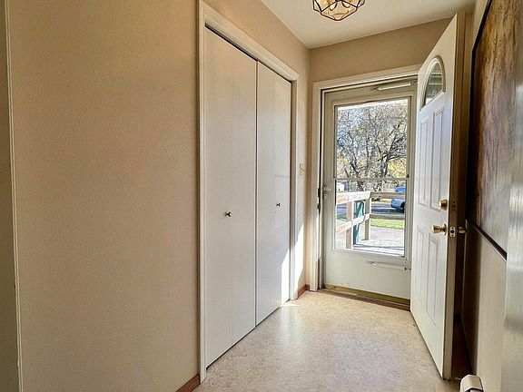 3rd image of 1084 Clark St