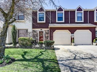 17 Knoll Ct, Matawan, NJ 07747