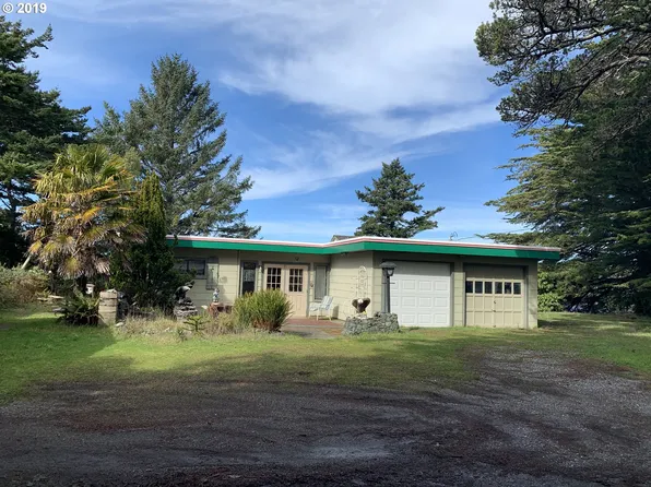 836 Pinehurst Dr, Port Orford, OR 97465