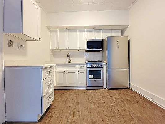 4th image of 176 Meserole St #3F