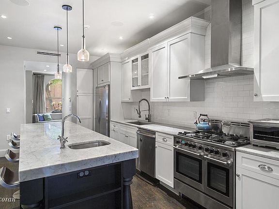 3rd image of 155 Lexington Ave