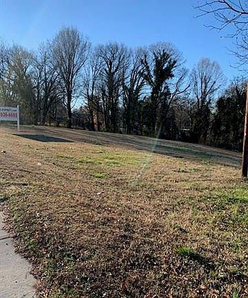 5th image of 526 W Iredell Ave