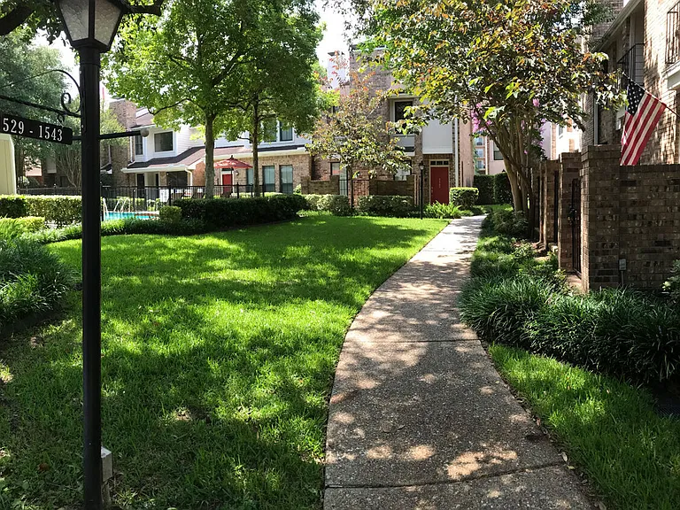 San Felipe Square Townhomes — Photo 8