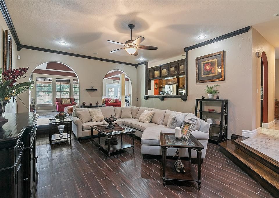 1st image of 200 Sarra Ln