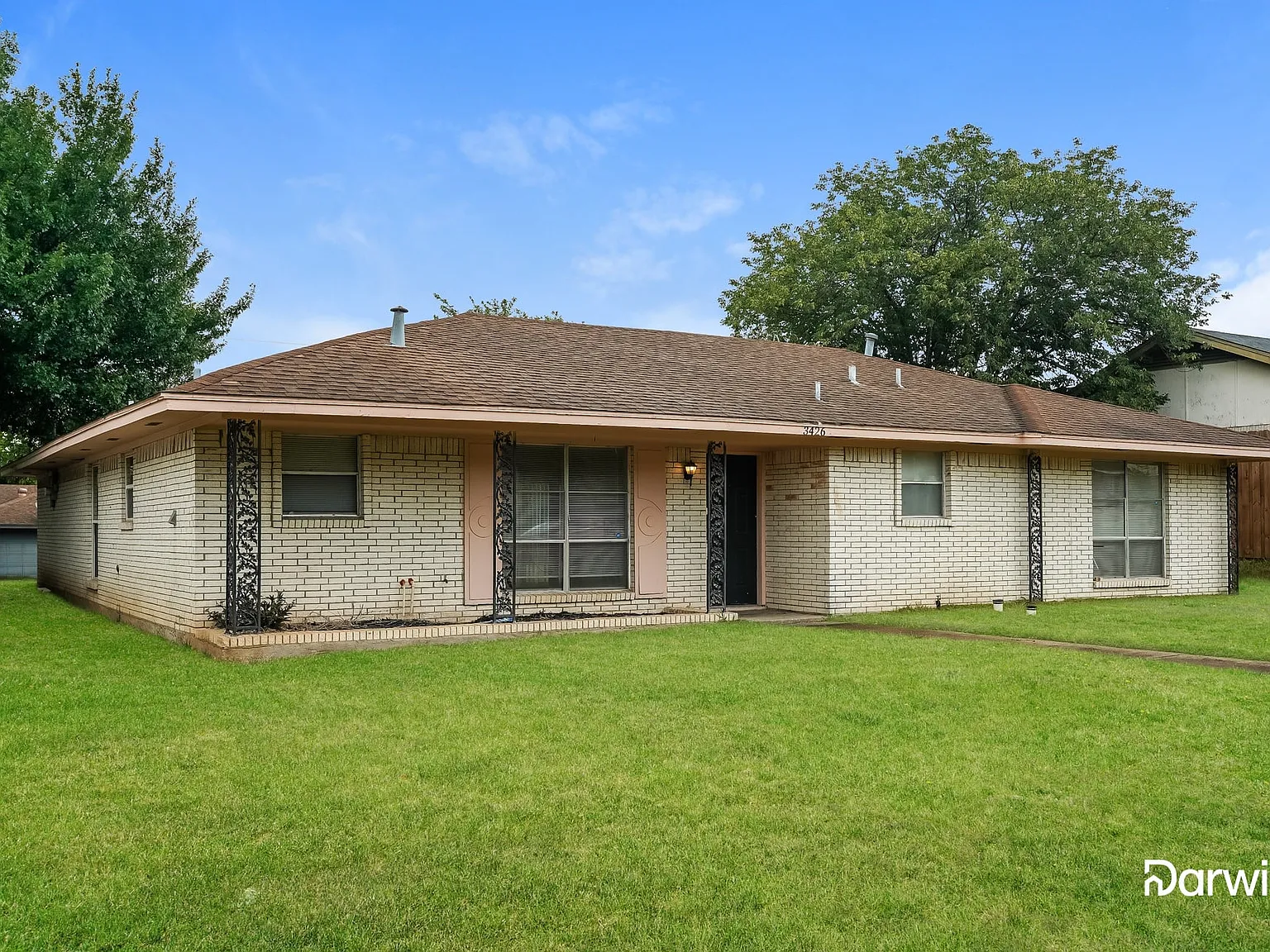 3 bed, 2.0 bath, 1360 sqft, $1,940 — Photo 2