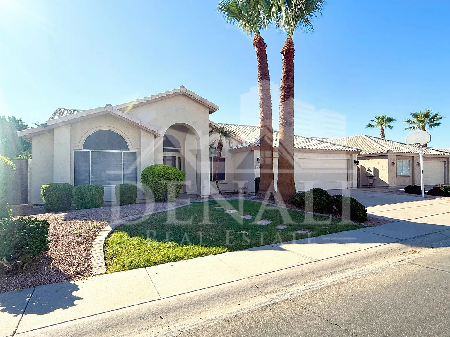 4 bed, 2.0 bath, 2383 sqft, $2,895 — Photo 2