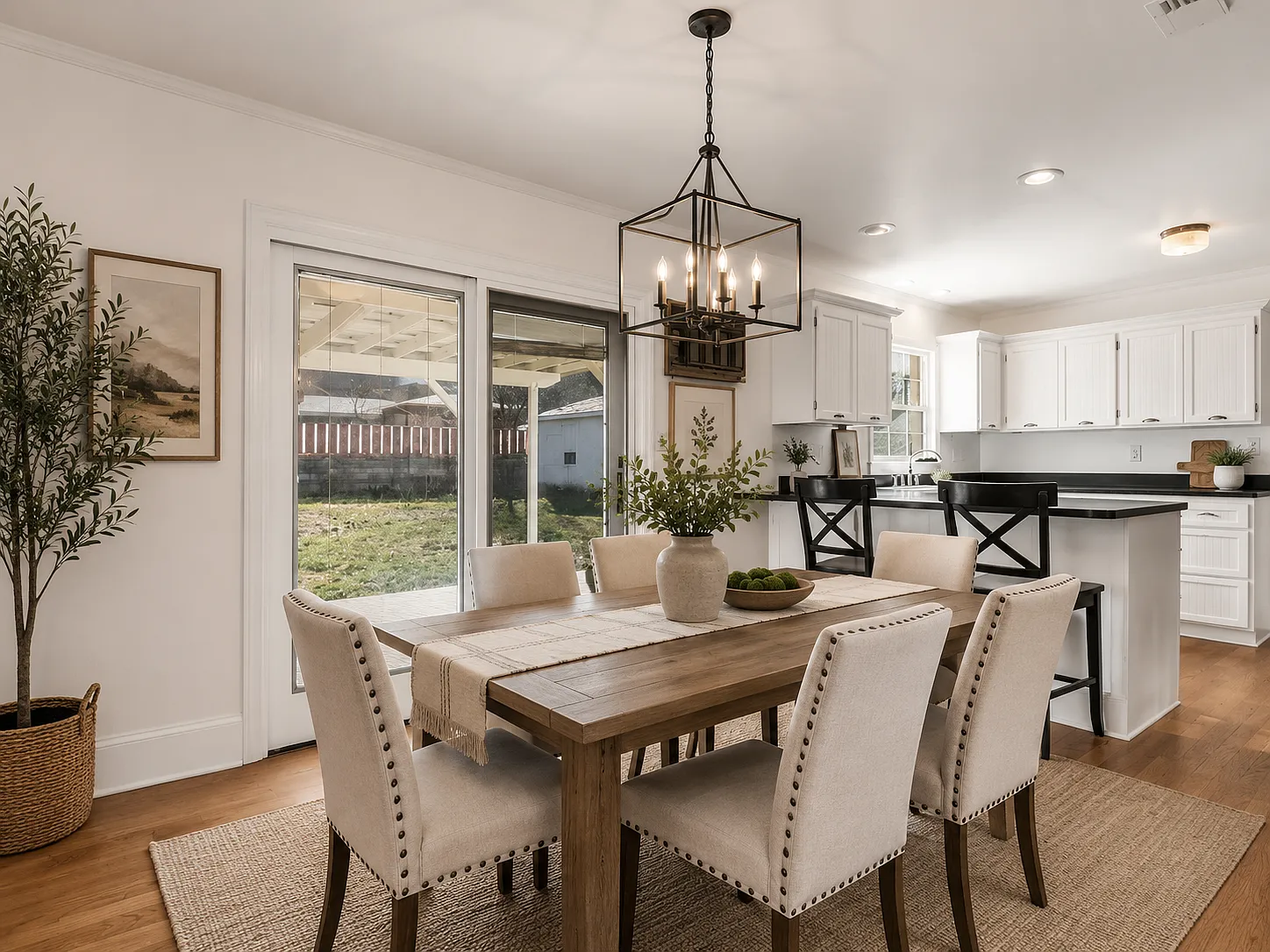 3 bed, 2640 sqft, $2,400 — Photo 2