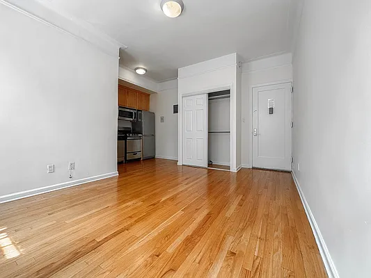 Rented by Manhattan Realty Group | media 7