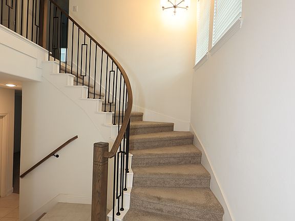 2nd image of 124 Canonbury Dr
