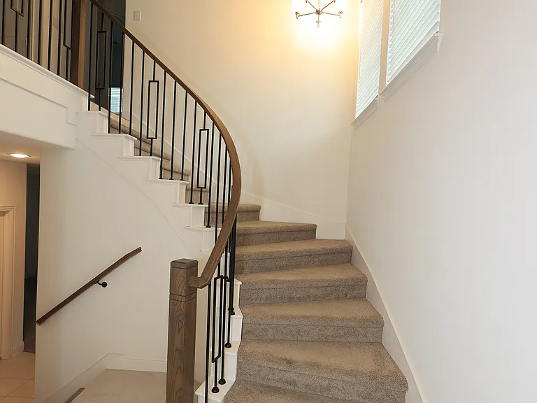 124 Canonbury Dr — Photo 2
