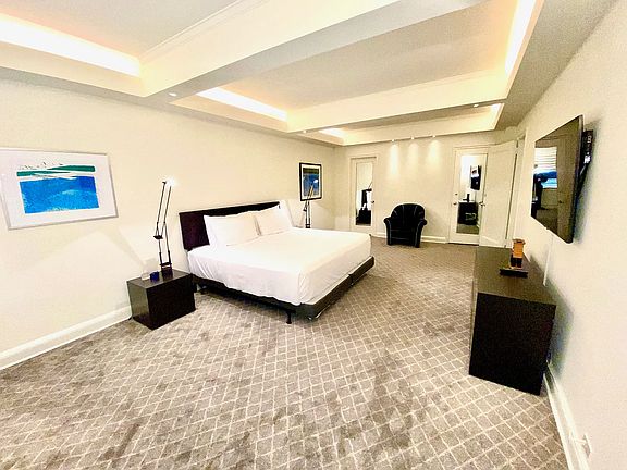 5th image of 111 E 56th St #311