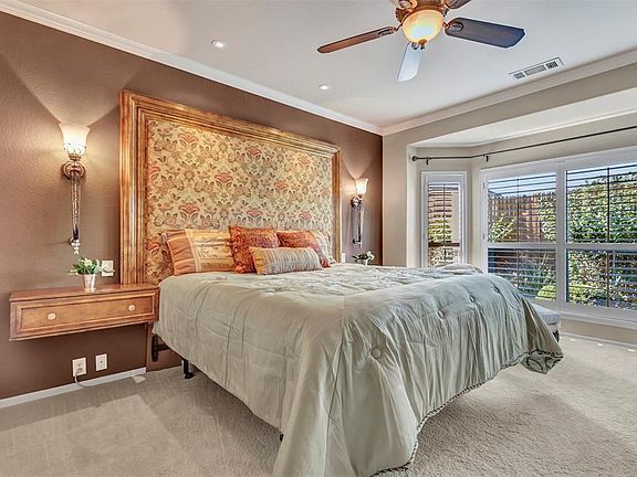 3rd image of 3905 Stone Oak Blvd