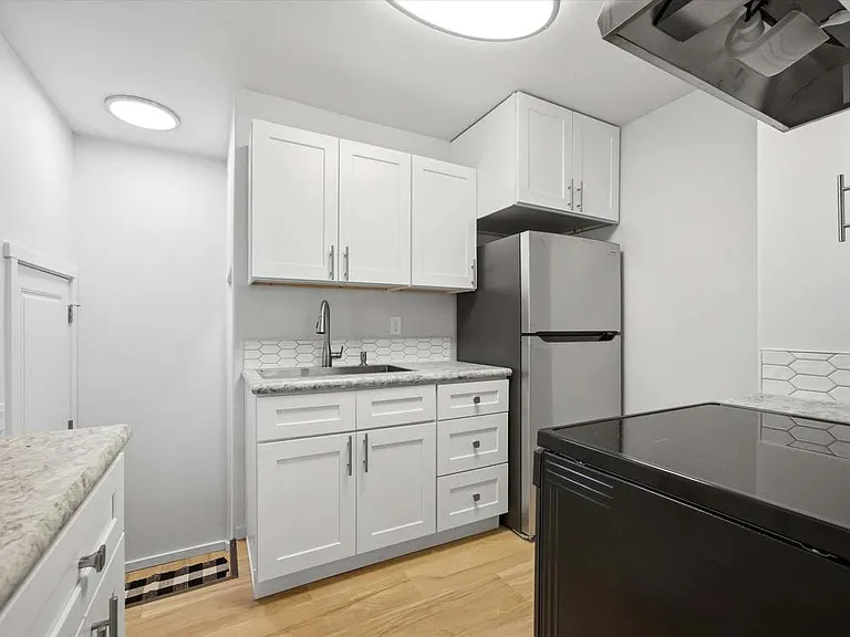 510 Douglass Ave — Photo 2
