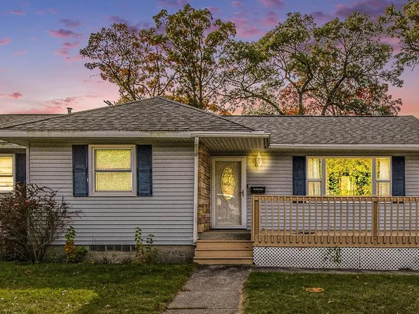 1737 Oak Park Dr, Muskegon, MI 49442