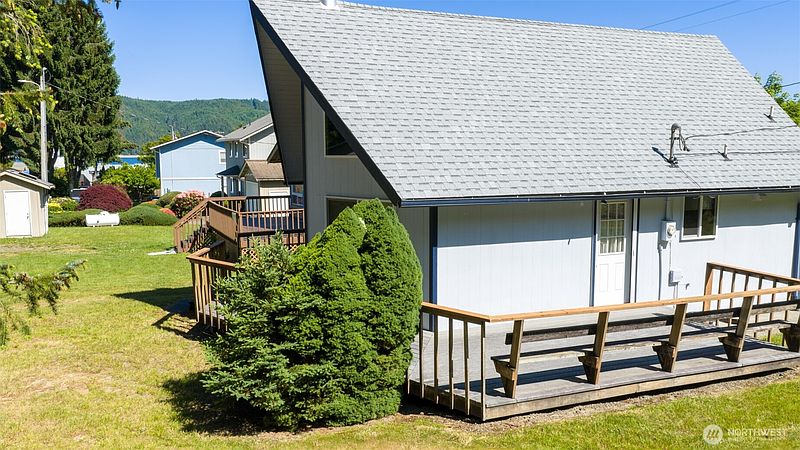 2nd image of 120 N Ayock Beach Drive
