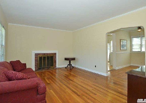3rd image of 904 Bryant Ave
