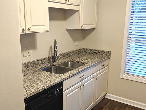 2nd image of 2657 Cottage Pl