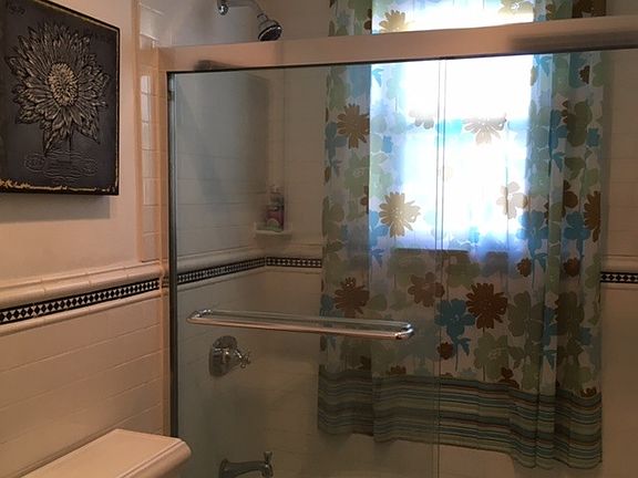 3rd image of 30 Ashland Ave E