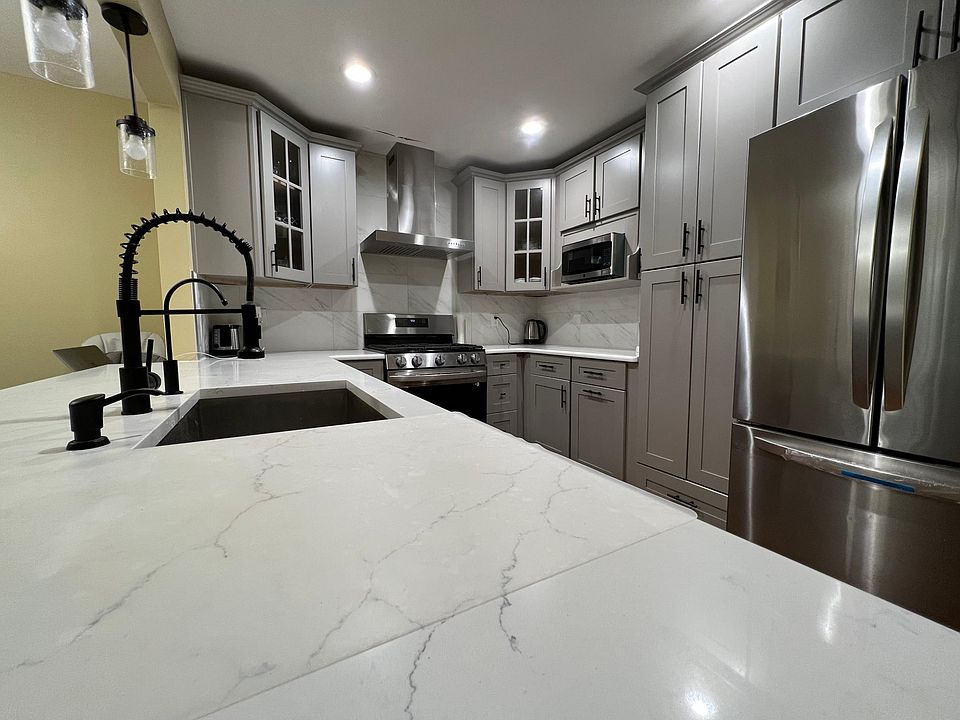 1st image of 25 Dorchester Dr
