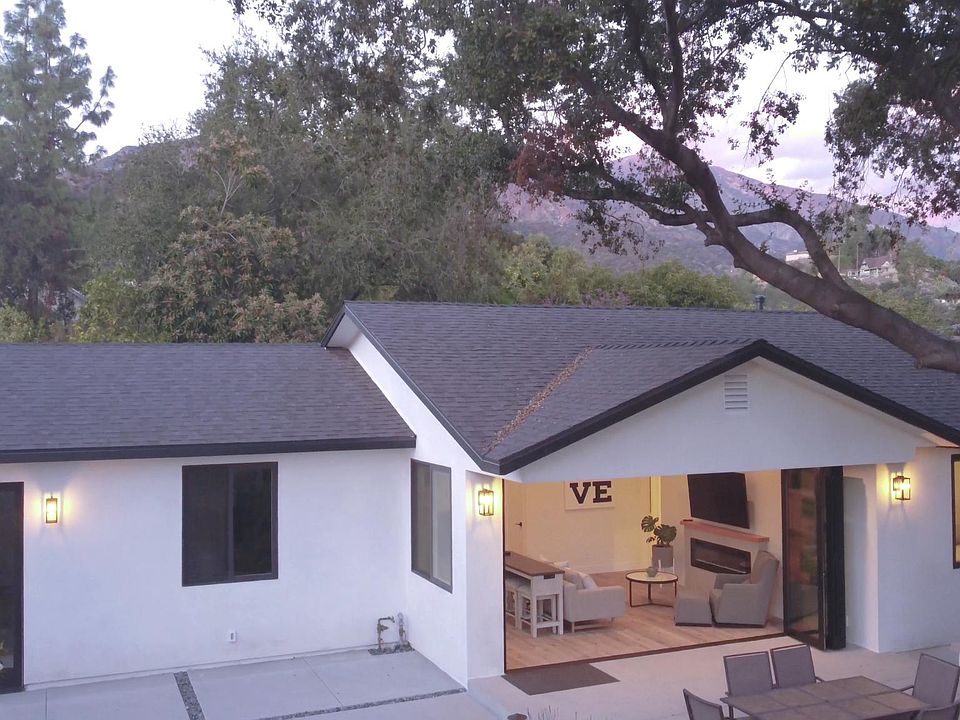 Front entrance view of the guest house.