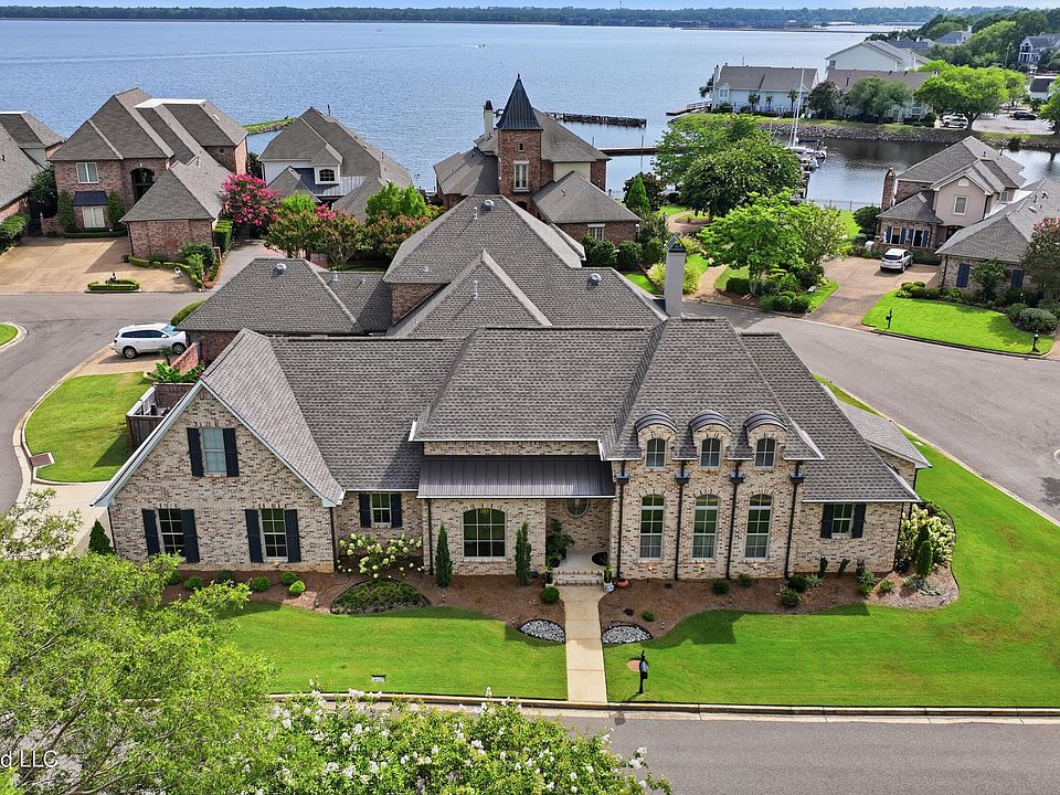 1st image of 103 Summers Ln