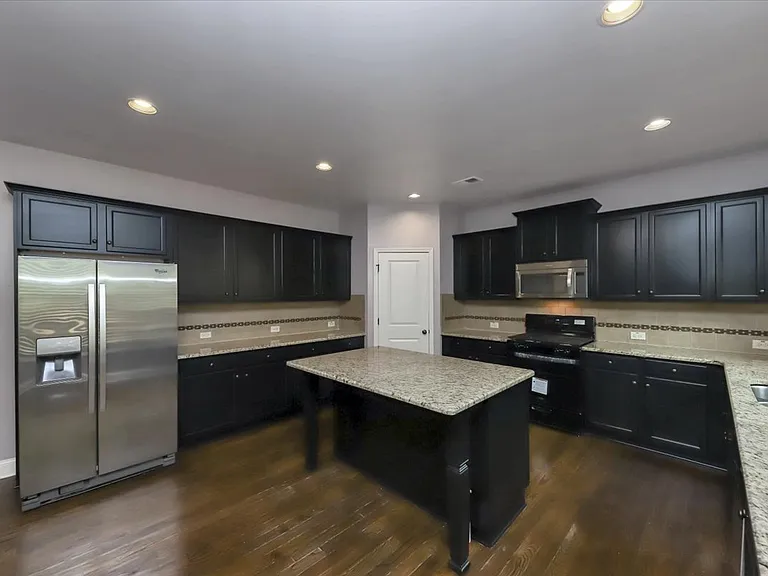 6059 Cove Park Dr — Photo 16