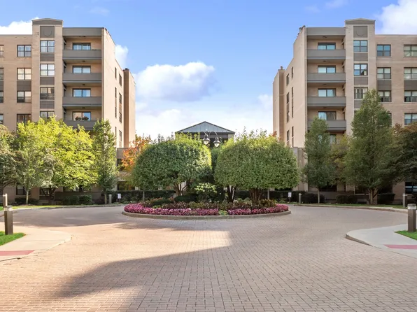 4545 W Touhy Ave APT 110, Lincolnwood, IL 60712