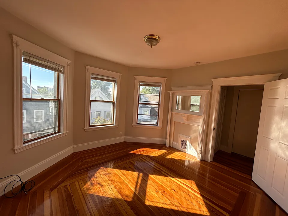 18 Perry St #3