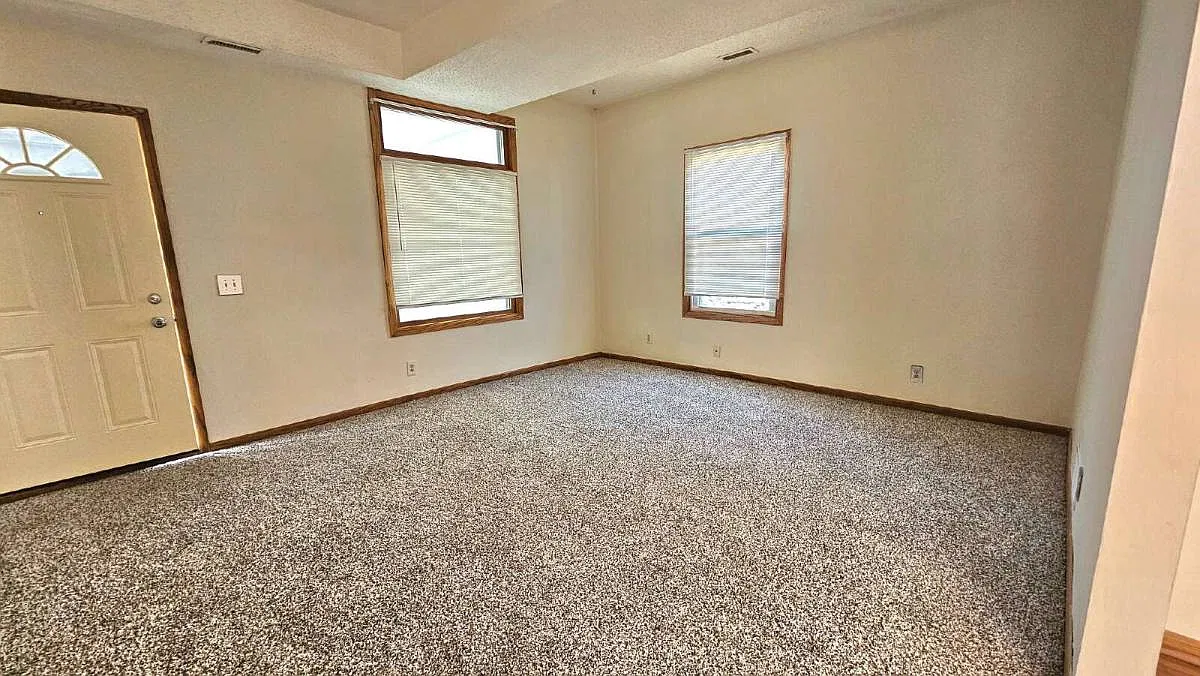2112 5th Ave N, Lower Unit in Minneapolis, MN 55405 — Photo 2