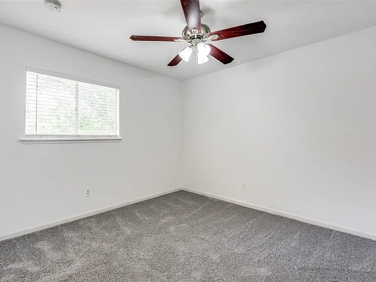 1300 Pioneer Ln — Photo 17