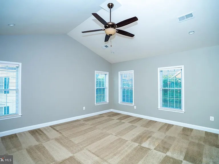 22535 Willington Sq — Photo 35