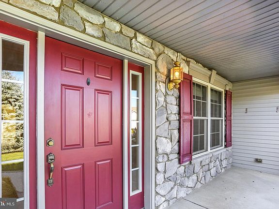 3rd image of 856 Walnut Crest Dr